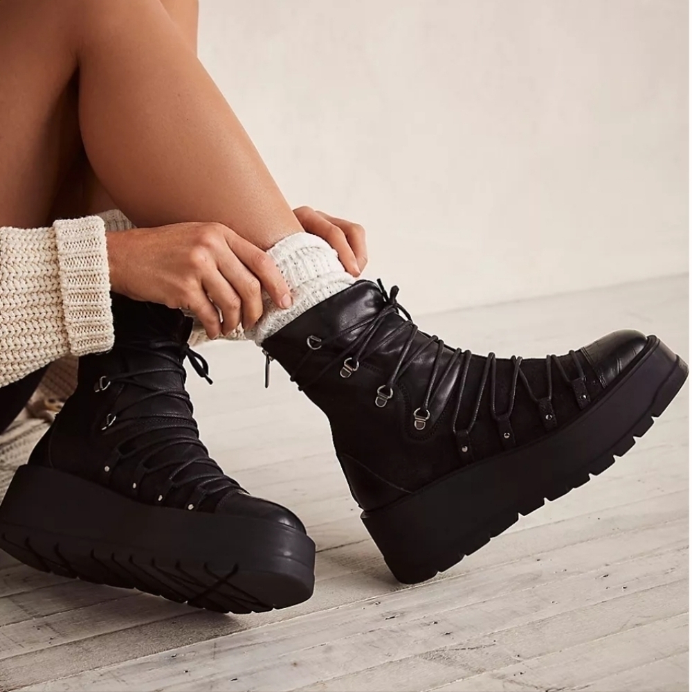 Free People Size 37 (6 1/2) Black Simone Womens Leather Round Toe Wedge Boots